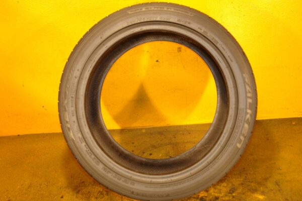 2 used tires 245/40/17 FALKEN - Image 6