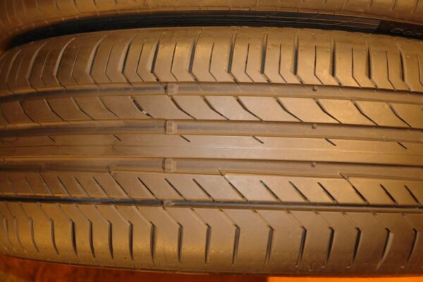 2 used tires 225/45/18 CONTINENTAL - Image 4