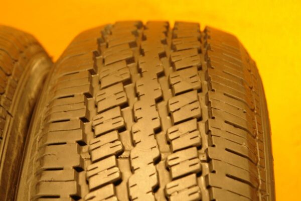 2 used tires 235/70/16 CONTINENTAL - Image 3