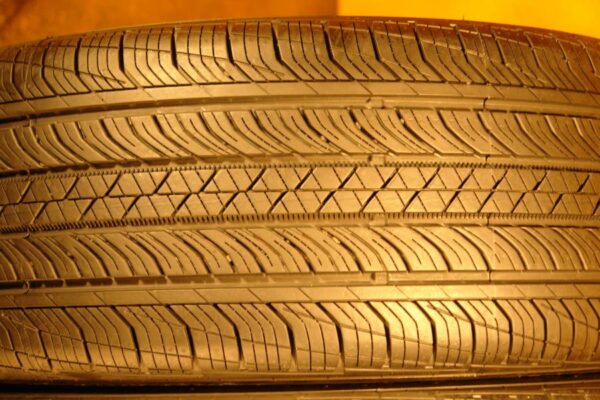 2 used tires 235/50/18 CONTINENTAL - Image 5