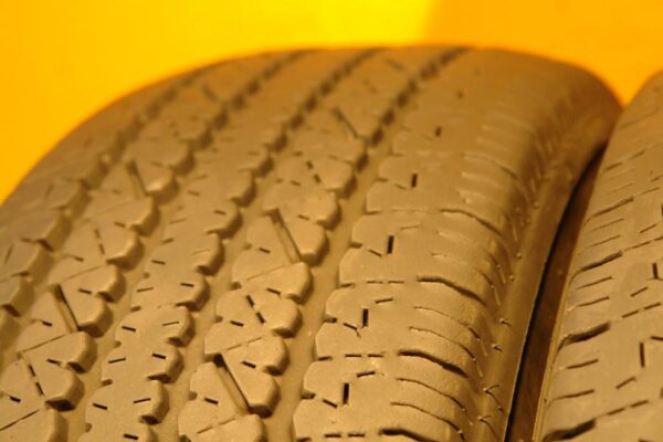 2 used tires LT 245/75/16 BRIDGESTONE - Image 4