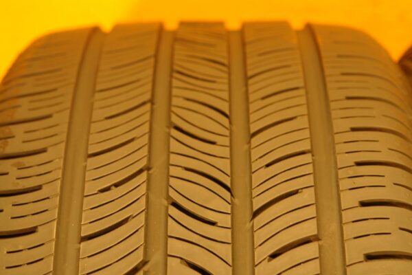 2 used tires 255/35/18 CONTINENTAL - Image 3