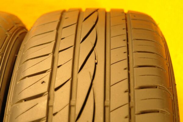 2 used tires 235/65/18 FALKEN - Image 4