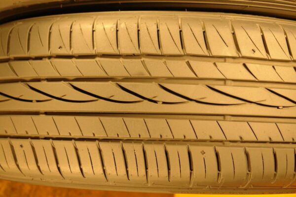 2 used tires 235/65/18 FALKEN - Image 5