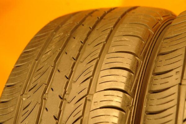 2 used tires 225/55/18 FALKEN - Image 3