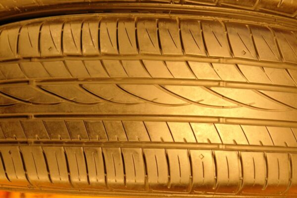 2 used tires 235/60/17 FALKEN - Image 5