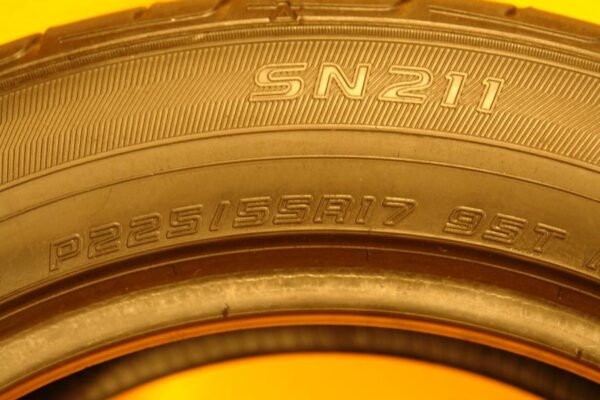 2 used tires 225/55/17 FALKEN - Image 7