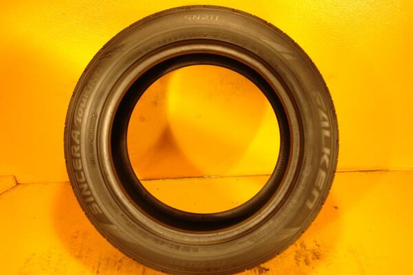 2 used tires 225/55/17 FALKEN - Image 6