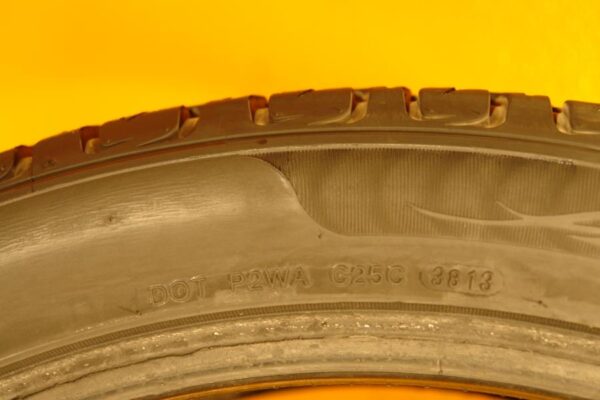 2 used tires 305/35/24 DELINTE - Image 8