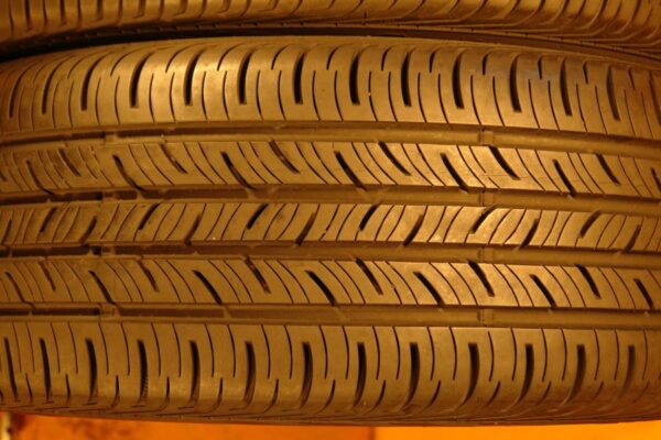 2 used tires 235/50/18 CONTINENTAL - Image 4