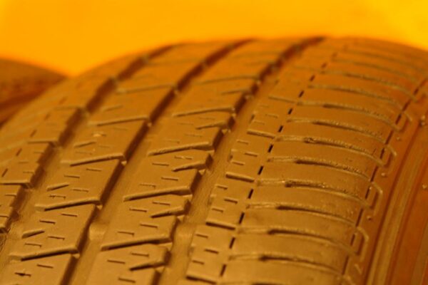 2 used tires 205/65/15 BRIDGESTONE - Image 3