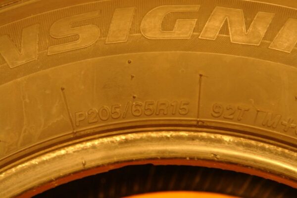 2 used tires 205/65/15 BRIDGESTONE - Image 7