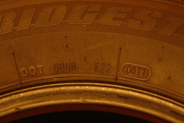 2 used tires 205/65/15 BRIDGESTONE - Image 8