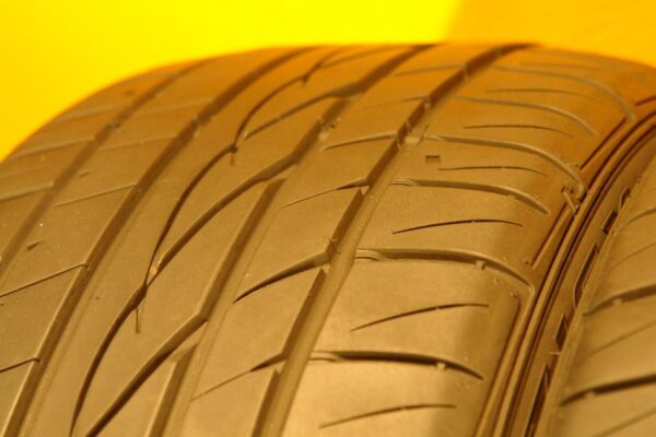 2 used tires 235/45/17 FALKEN - Image 4