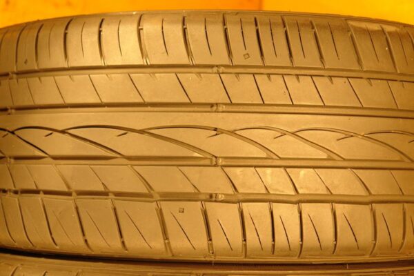 2 used tires 235/45/17 FALKEN - Image 5