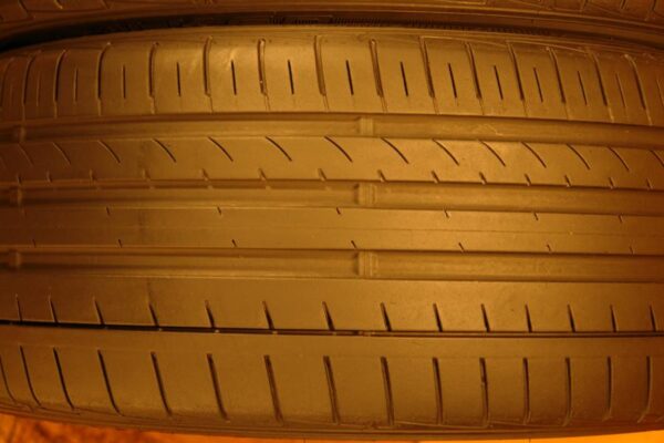 2 used tires 245/40/18 FALKEN - Image 4