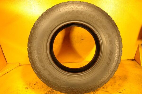 2 used tires LT 305/65/17 FALKEN - Image 8