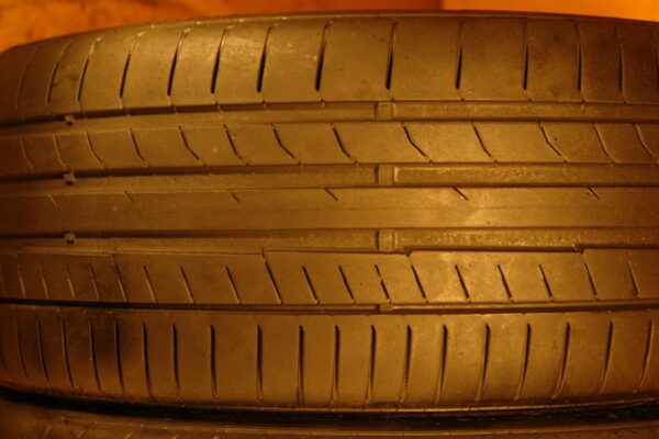 2 used tires 235/40/18 CONTINENTAL - Image 5