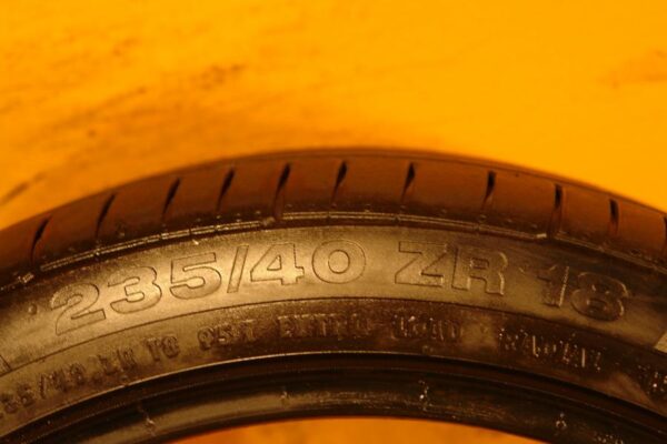 2 used tires 235/40/18 CONTINENTAL - Image 7