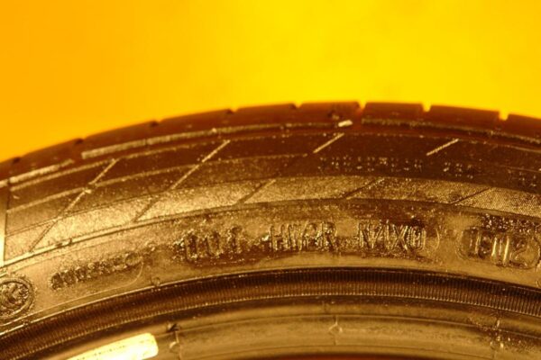 2 used tires 235/40/18 CONTINENTAL - Image 8