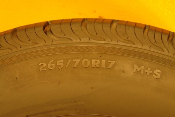 2 used tires 265/70/17 MESA - Image 7