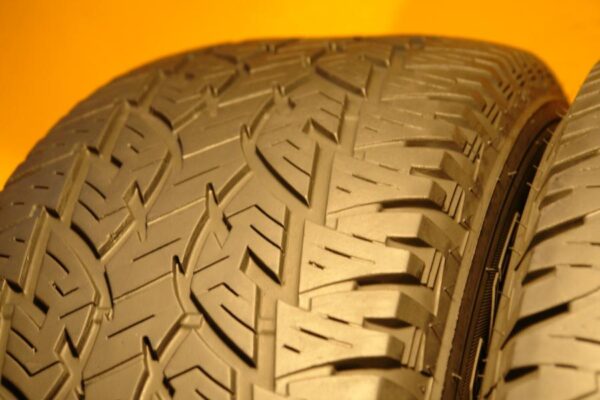 2 used tires 275/60/20 BRIDGESTONE - Image 3