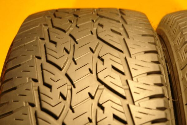 2 used tires 275/60/20 BRIDGESTONE - Image 4