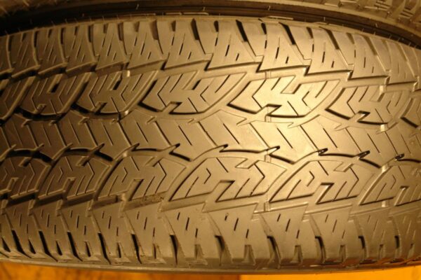 2 used tires 275/60/20 BRIDGESTONE - Image 5