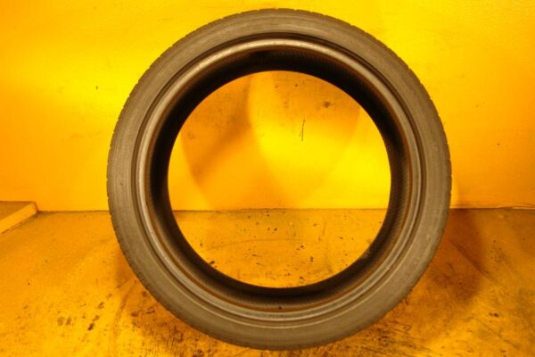 2 used tires 255/35/20 CONTINENTAL - Image 6