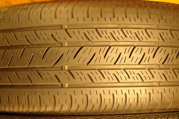 2 used tires 245/40/19 CONTINENTAL - Image 5