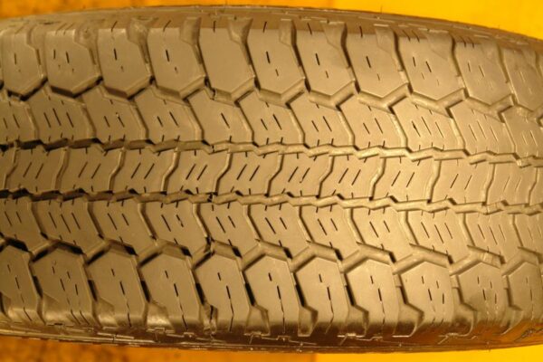 2 used tires LT 265/70/17 EQUALIZER - Image 4