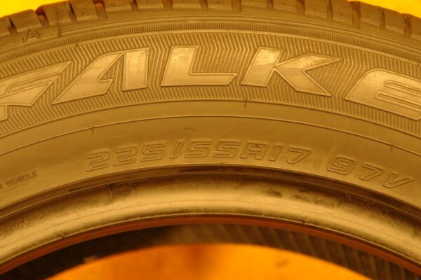 2 used tires 225/55/17 FALKEN - Image 6