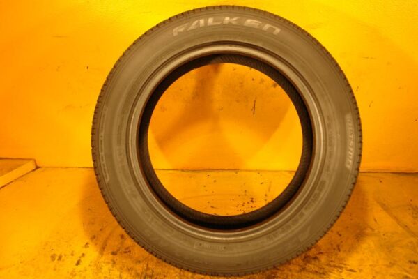 2 used tires 225/55/17 FALKEN - Image 7