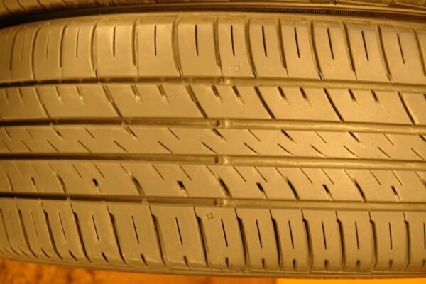 2 used tires 225/55/17 FALKEN - Image 4