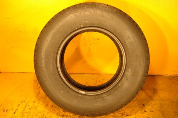 2 used tires ST 225/75/15 TOW - MASTER - Image 6