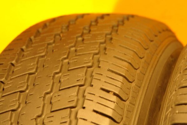 2 used tires 235/70/16 CONTINENTAL - Image 4