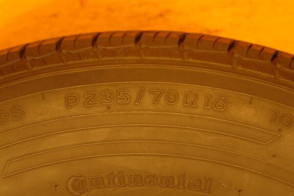 2 used tires 235/70/16 CONTINENTAL - Image 7