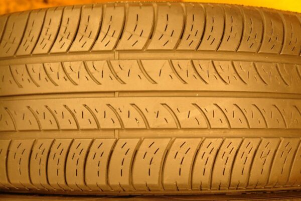 2 used tires 235/55/17 COOPER - Image 3