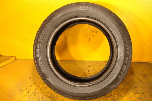 2 used tires 225/60/17 FALKEN - Image 6