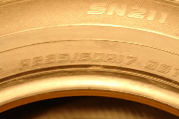 2 used tires 225/60/17 FALKEN - Image 7