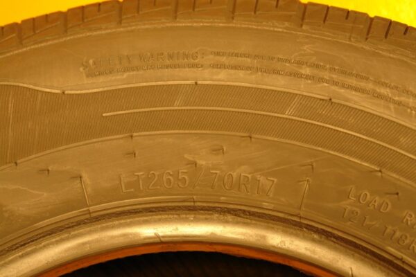 2 used tires LT 265/70/17 UNICORN - Image 7