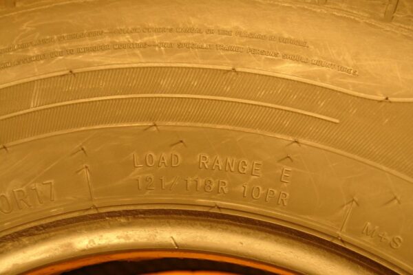 2 used tires LT 265/70/17 UNICORN - Image 8