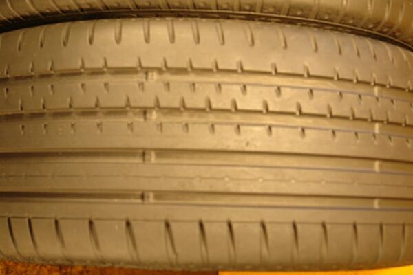 2 used tires 255/40/19 CONTINENTAL - Image 5