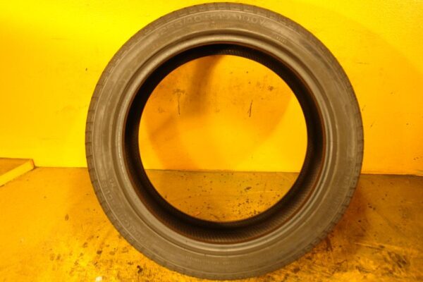 2 used tires 255/40/19 CONTINENTAL - Image 6