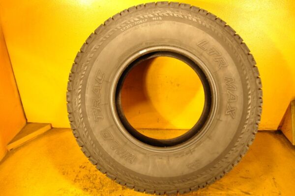 2 used tires LT 315/70/17 WILD TRAC - Image 6