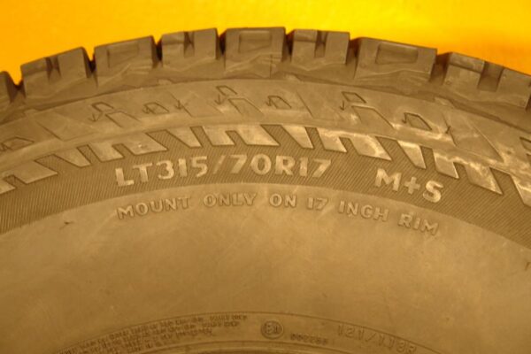 2 used tires LT 315/70/17 WILD TRAC - Image 8