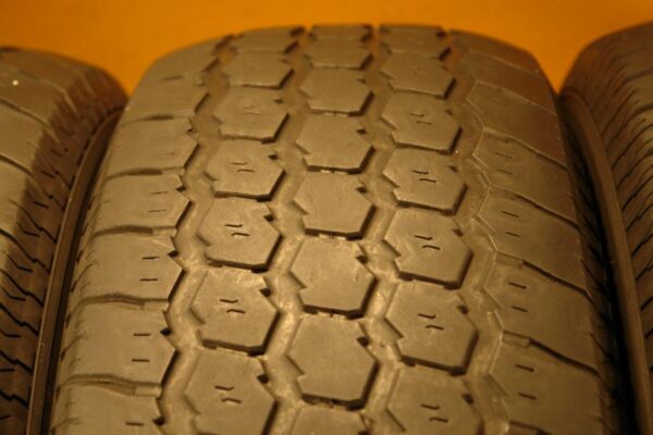 4 used tires 265/70/17 FUTURA - Image 3