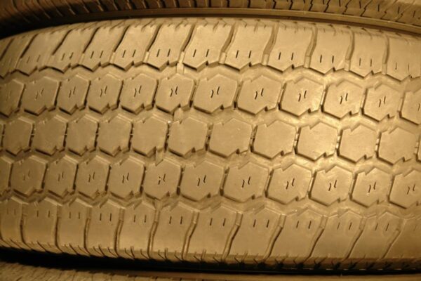 4 used tires 265/70/17 FUTURA - Image 5