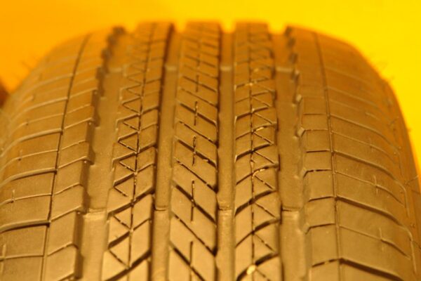 2 used tires 215/60/17 BRIDGESTONE - Image 3