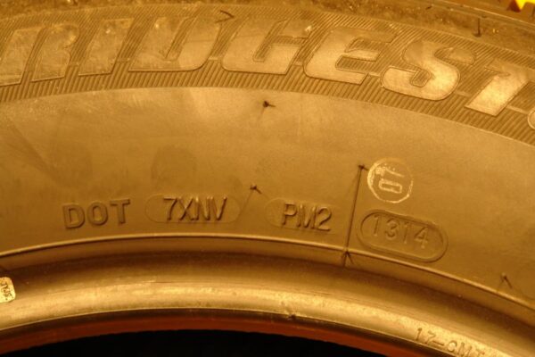 2 used tires 215/60/17 BRIDGESTONE - Image 8